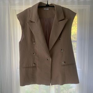 Sleeveless blazer